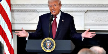 ادعای ترامپ: برای شنیدن درخواست لغو تحریم‌ها علیه ایران آماده‌ام