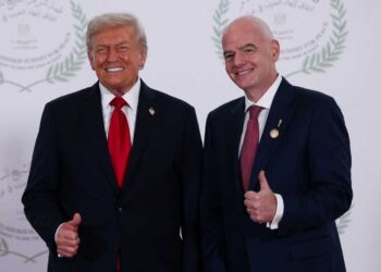 پس از ناامیدی از جایزه نوبل؛ فیفا جایزه صلح به ترامپ اهدا میکند